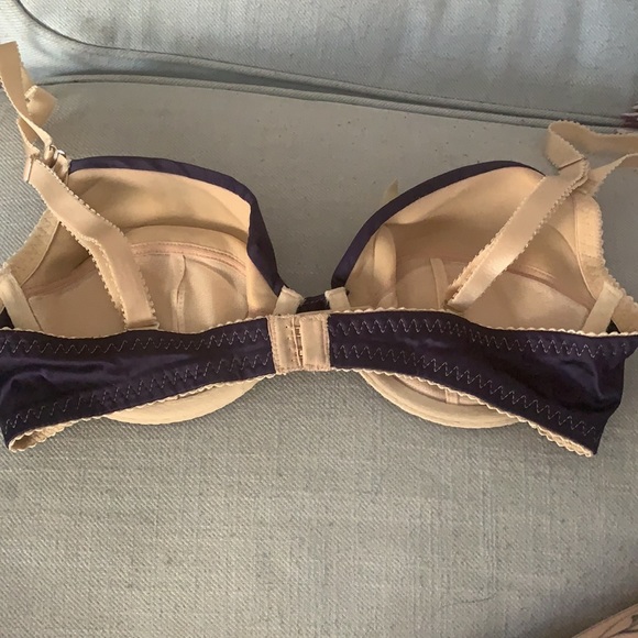 Beautiful blue with cream lace bra - Picture 2 of 3